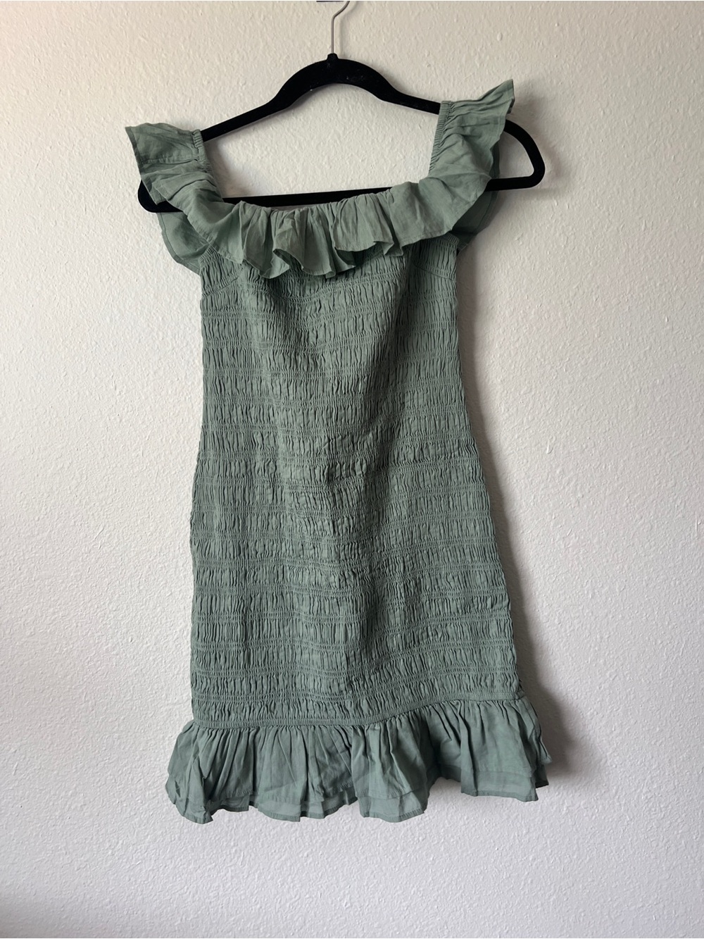 Abercrombie & Fitch Sage Off The Shoulder Smocked Mini Dress - Picture 2 of 3